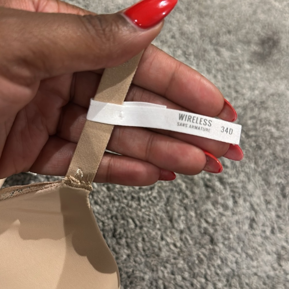 Aerie Bra with Adjustable Straps - Picture 2 of 2